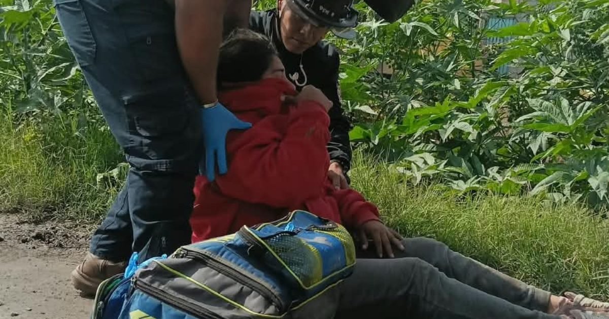 Rescatan a mujer de 23 años tras caer al canal de Cartagena en Ecatepec